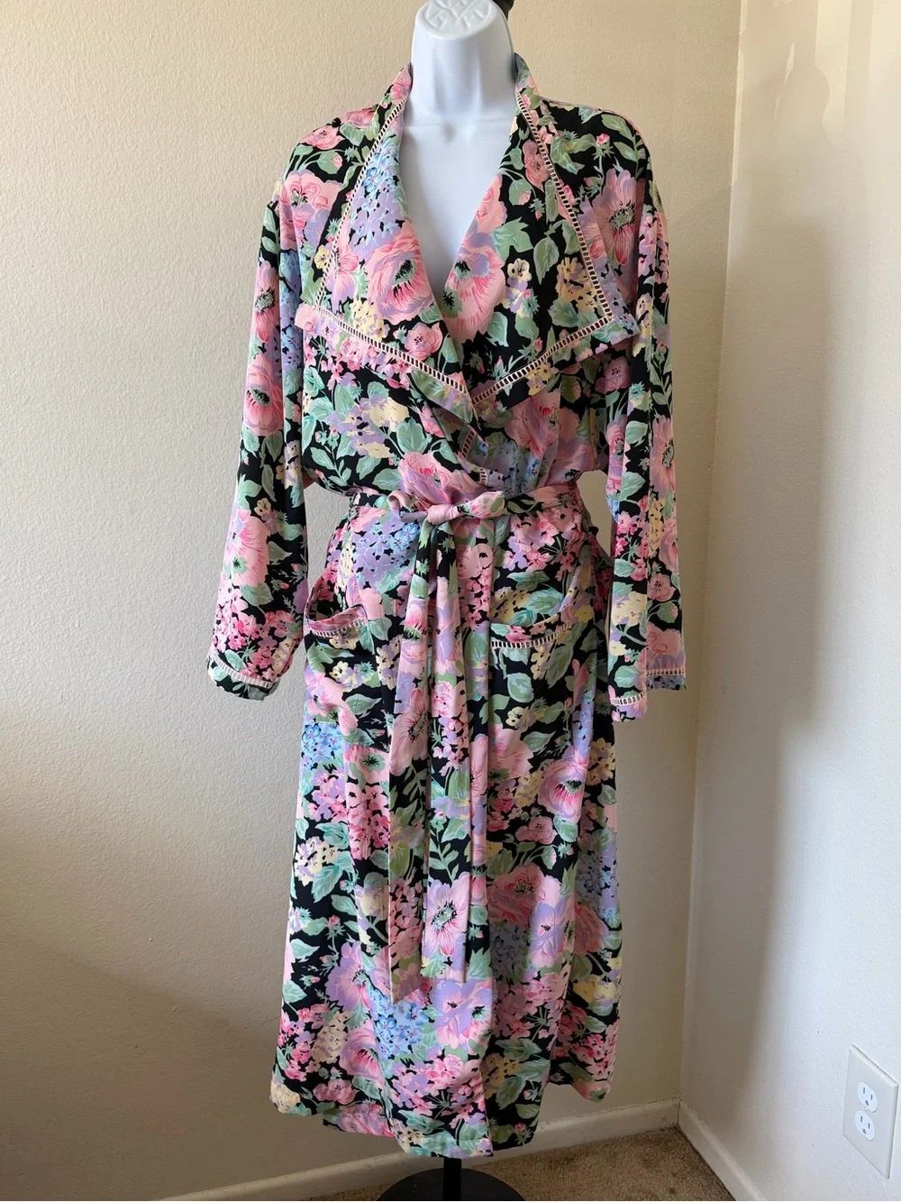 Vintage Y2K Victoria's Secret Pink & Black Floral Wrap Robe gold label